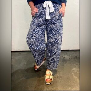 Oddi Women’s Blue & White Paisley Bandana Print Barrel Jeans Large Lace Belt